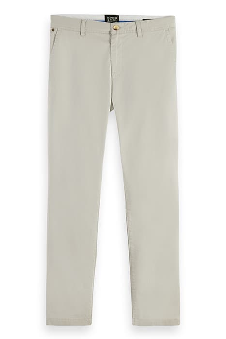 ESSENTIALS STUART - ORGANIC COTTON STRETCH TWILL CHINO STONE by Scotch & Soda