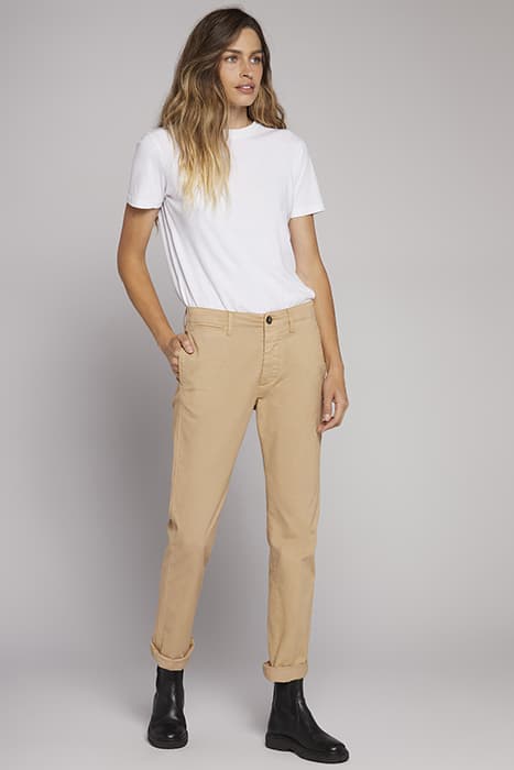 THE CAPTAIN RELAXED CHINO SAND by Current/Elliott