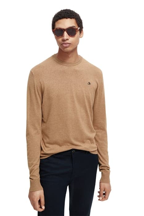 ESSENTIALS - CLASSIC CREWNECK PULLOVER CAMEL MELANGE by Scotch & Soda