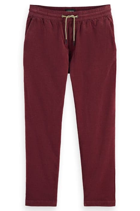 CORDUROY JOGGER IN ORGANIC COTTON BORDEAUX by Scotch & Soda