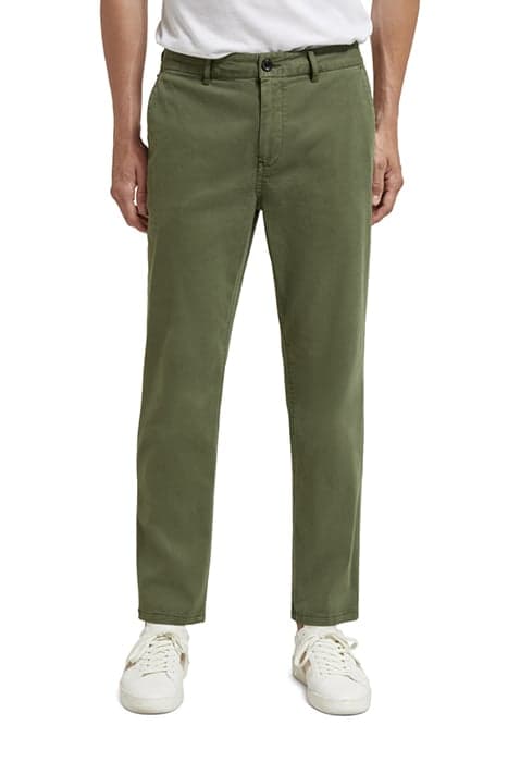 DRIFT GARMENT-DYED STRETCH TWILL CHINO ARMY by Scotch & Soda