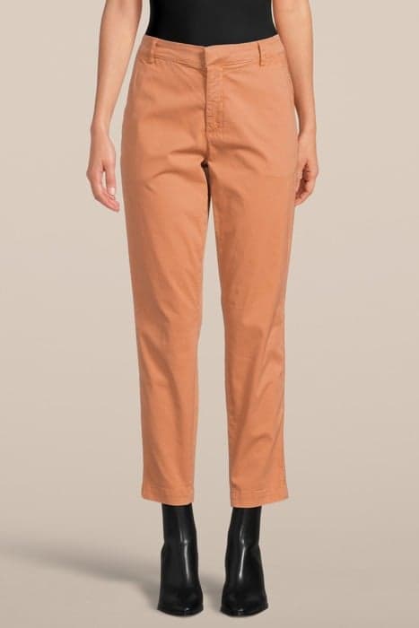 CHINO PANTS PEACHY FINE TWILL RED by Summum Woman