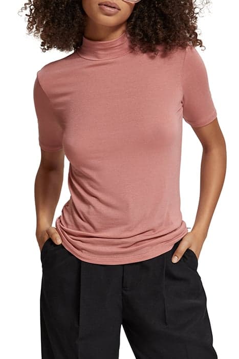 MOCK NECK SHORT SLEEVED T-SHIRT WEATHERED PINK by Scotch & Soda