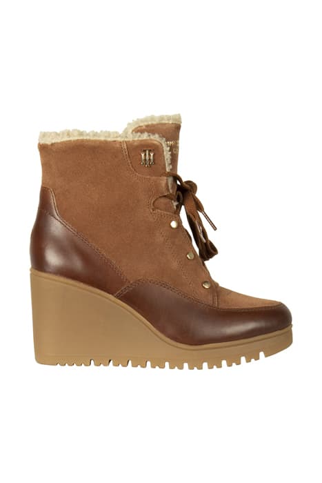 WARMLINED MID WEDGE NATURAL COGNAC by Tommy Hilfiger