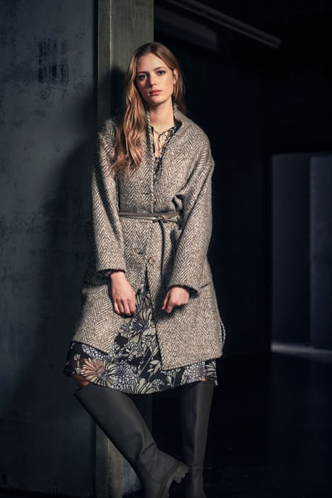 COAT WITH HERRINGBONE DESIGN WARM GREY / GREIGE by Luisa Cerano