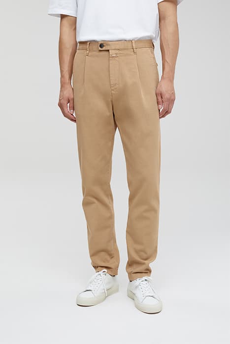 CLOSED PORTO TAPERED PANTS WALNUT by Closed