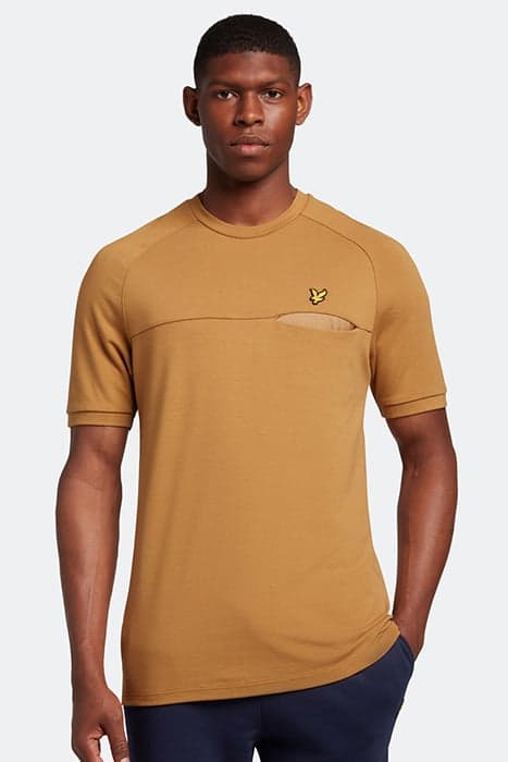 HALF RAGLAN POCKET TSHIRT ANNIVERSARY GOLD by Lyle & Scott