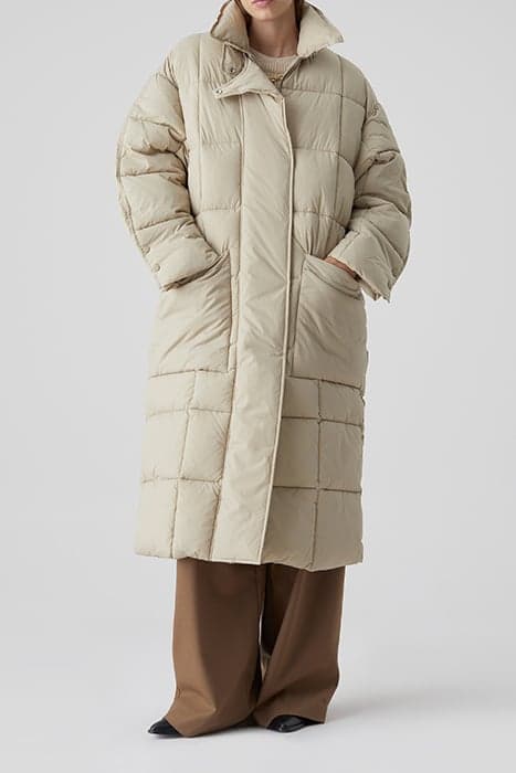 QUILTED COAT CEMENT by Closed