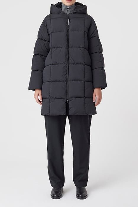 QUILTED COAT BLACK by Closed