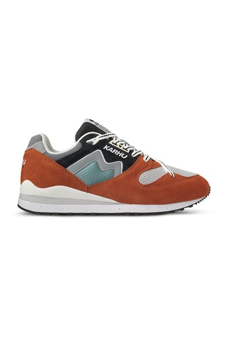 SYNCHRON CLASSIC-CINNAMON STICK/JET BLACK by Karhu