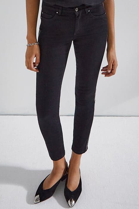 INTENSE BLACK SCULPT UP JEANS WITH PRETTY BAND by IKKS