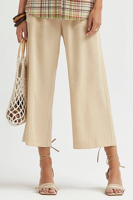 LYOCELL TWILL PAPERBAG TROUSERS BEIGE by OKY