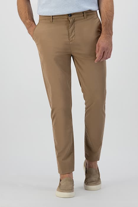 CHARLIE SLIMFIT CHINO LIGHT STRETCH DESERT BROWN by Dstrezzed