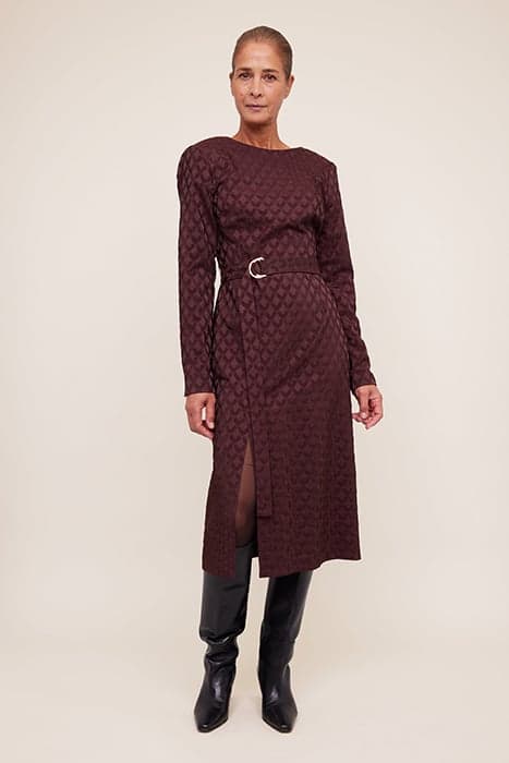 V JACQUARD DRESS BROWN SYRAH by Vanilia