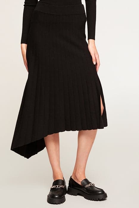 ASYMMETRICAL RIB KNIT SKIRT BLACK by Motivi