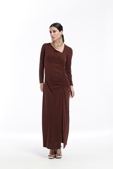 SMOOTH KNIT LONG DRESS WITH ASYMMETRIC NECKLINE BROWN by OKY