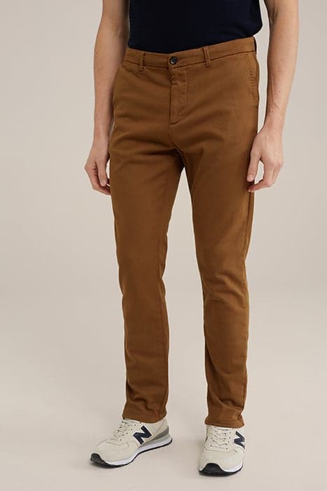 CHINO RUST BROWN by WE Fashion