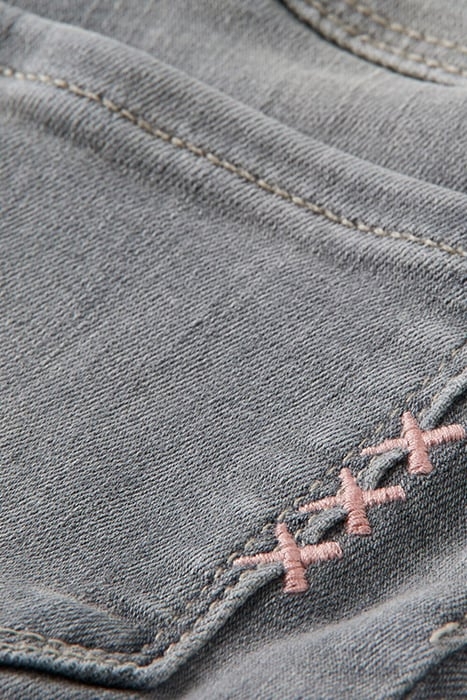 SEASONAL ESSENTIALS CHARMANTE SKINNY JEANS — SHORELINE 3