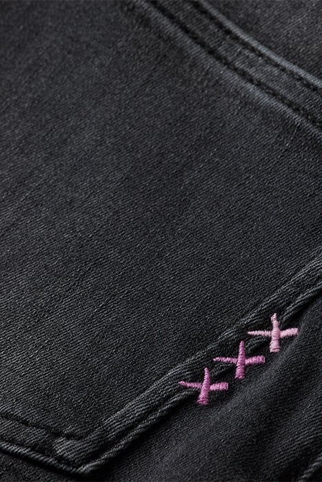 SEASONAL HAUT WITH KICK – HERO BLACK 8