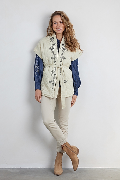 GILET CENTREPIECE EMBRO OYSTER WHITE WITH CENTREPIECE EMBRO 2