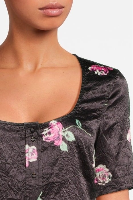 CRINKLED SATIN U-NECK BLOUSE BLACK 4