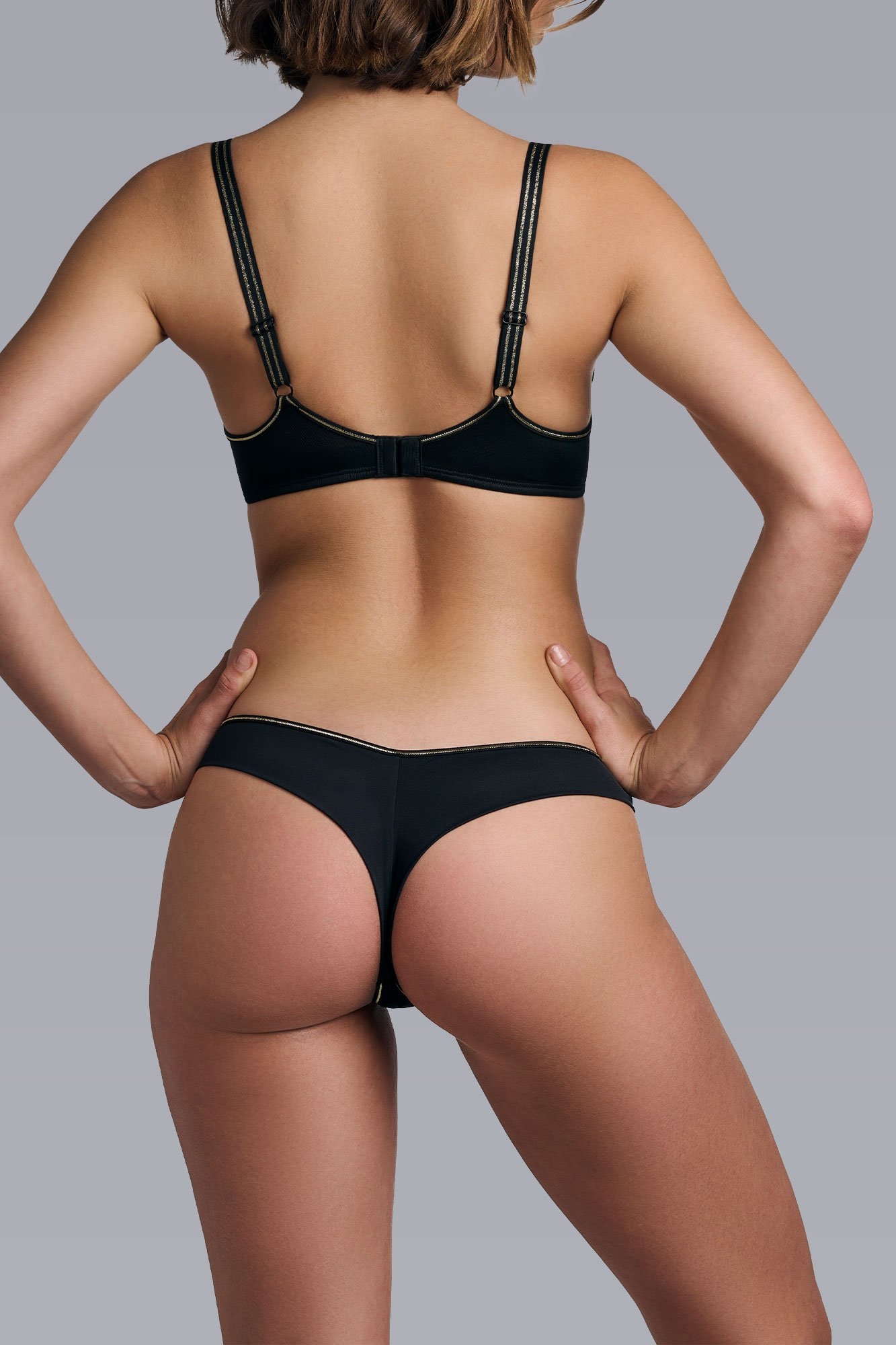 THE ADVENTURESS BLACK GOLD LUREX 2