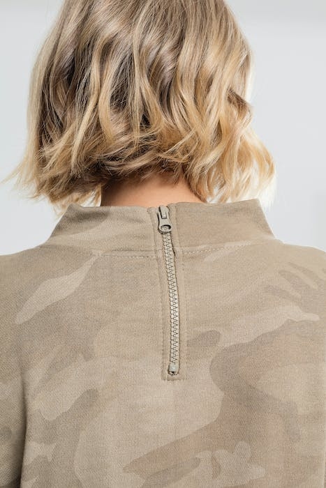 LADIES CAMO TURTLENECK CREW SAND CAMO 6