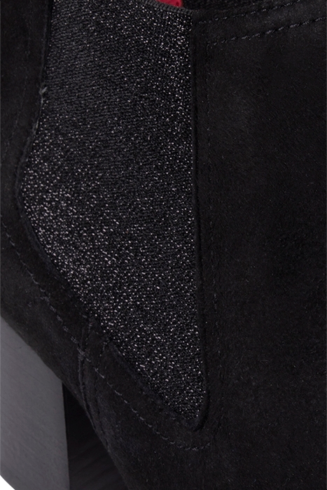 SARAH SQUARE SHOE BOOT DISPLAY PURE BLK 4