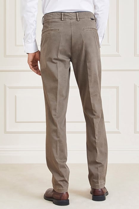MARCIANO BY GUESS ARMANDO PIPING DETAI GENERAL CHINO BROWN 2