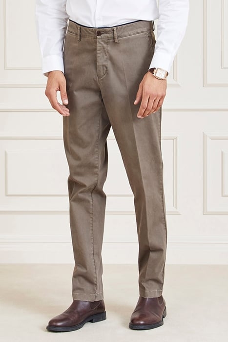MARCIANO BY GUESS ARMANDO PIPING DETAI GENERAL CHINO BROWN 1