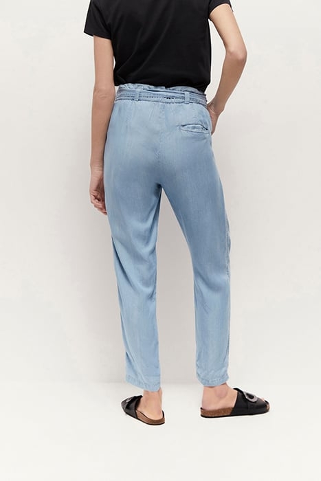 PRISKA - BABY BLUE NEO-CARROT TROUSERS IN LYOCELL®. 2